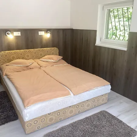 بيت للعطل Apartmanhaz بالاتونفوريد