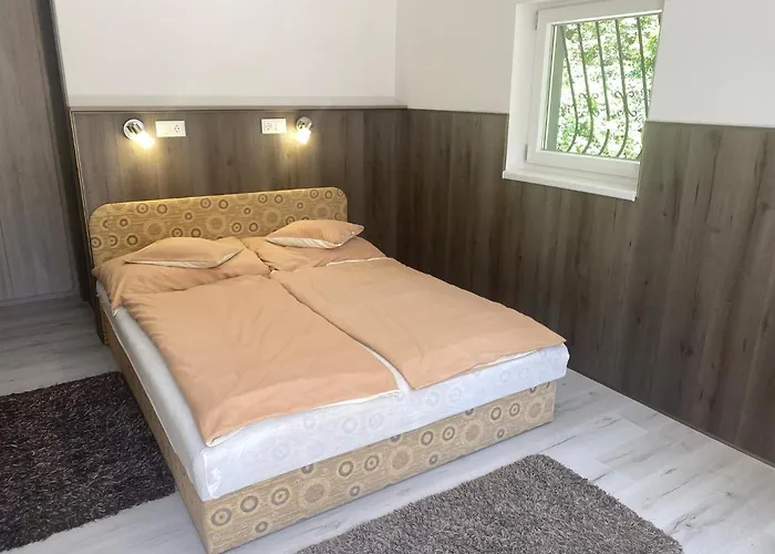 בית נופש Apartmanhaz באלאטונפורד