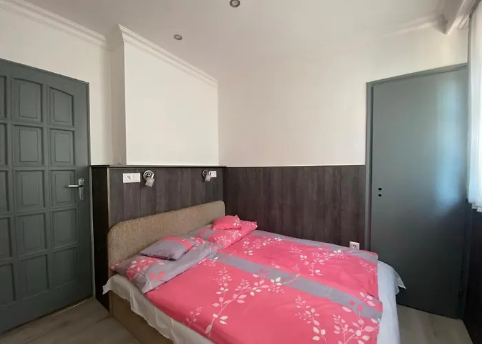 Apartmanhaz *