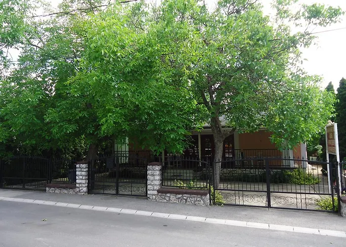 Apartmanhaz * באלאטונפורד